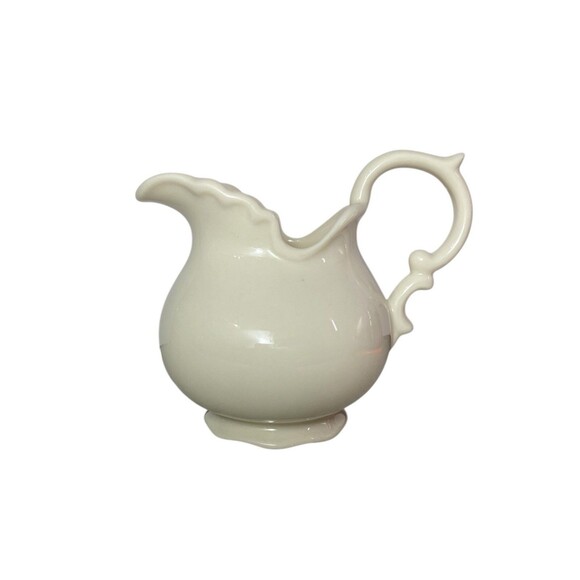VTG Creamer Pitcher Classic Curved Body Flared Spout Elegant Handle 4.5” Tall - Picture 2 of 11